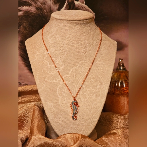 Elegant Colorful Rhinestone Seahorse Pendant Necklace N1P59 - Picture 2 of 6